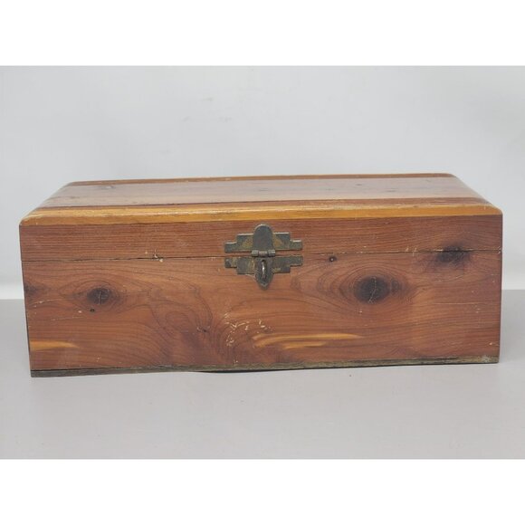 Vintage Solid Cedar Wood Storage Box With Hinged Lid Metal Clasp Stamp Tennessee - Picture 1 of 16